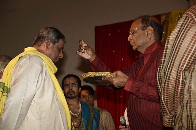 Gurudev1-7-12-14-7015-DDeRosaPhoto