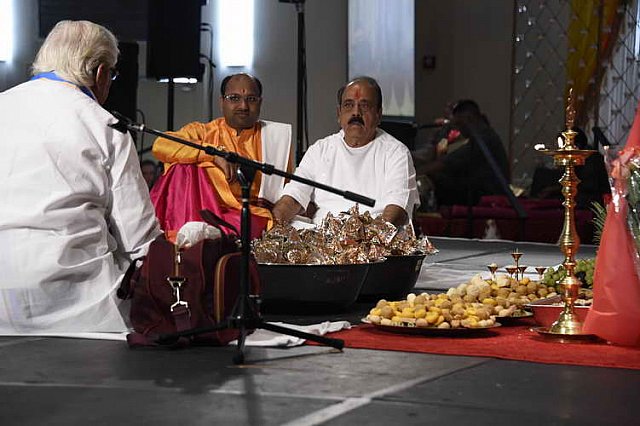 Gurudev1-7-12-14-7208-DDeRosaPhoto