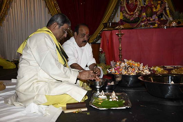 Gurudev1-7-12-14-7262-DDeRosaPhoto