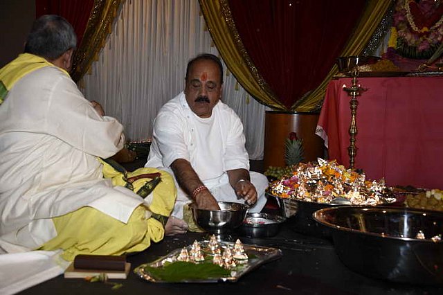 Gurudev1-7-12-14-7267-DDeRosaPhoto