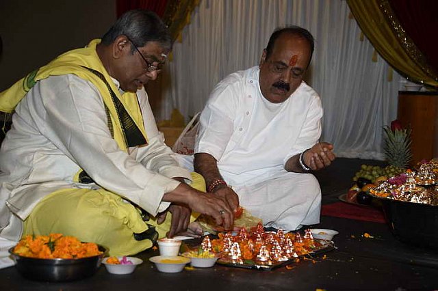 Gurudev1-7-12-14-7416-DDeRosaPhoto