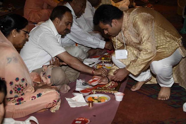 Gurudev1-7-12-14-7425-DDeRosaPhoto