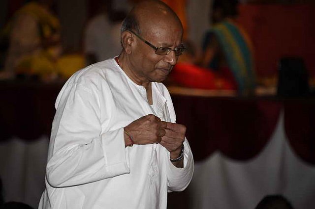 Gurudev1-7-12-14-7462-DDeRosaPhoto