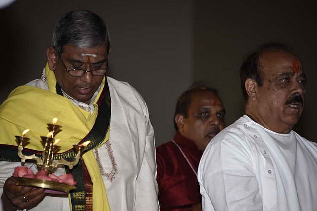 Gurudev1-7-12-14-7489-DDeRosaPhoto