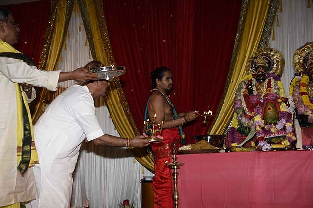 Gurudev1-7-12-14-7506-DDeRosaPhoto