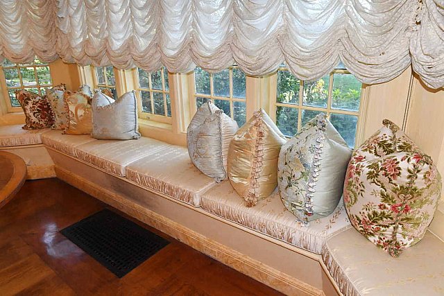 Living Room-11 Evans-10-21-21-5820-DDeRosaPhoto