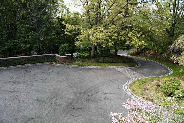 Driveway-HIGH RIDGE-5-4-21-4240-DDeRosaPhoto