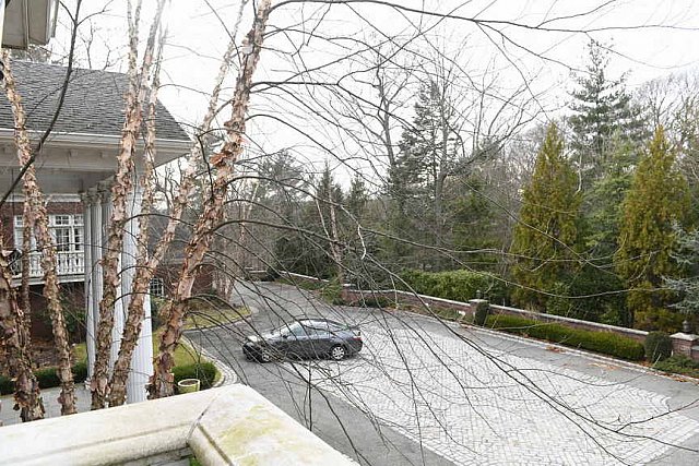 Front-Oyster Bay-3-24-19-3207-DDeRosaPhoto