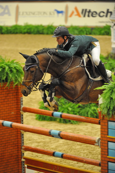 NHS-11-5-11-GrandPrix-3257-ShaneSweetnam-DikttorVanDeBoslandhoeve-DDeRosaPhoto