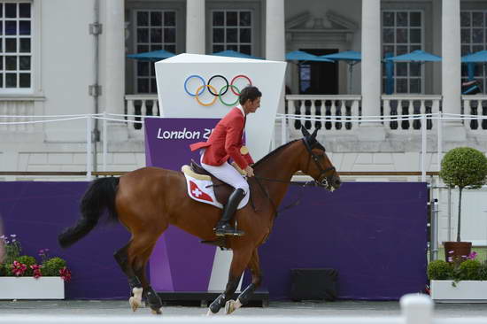 Gold-SteveGuerdat-NinoDesBuissonnets-Olympics-8-8-12-SJ-Ind-Medals-6811-DDeRosaPhoto