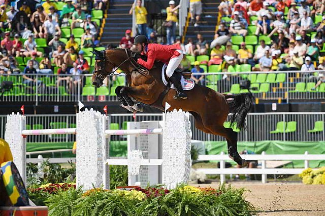 Olympics-RIO-SJ-3rdQual-RND2TM-7561-McLainWard-Azur-USA-DDeRosaPhoto