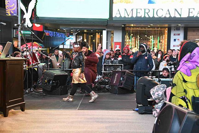 OneLove-TimesSquare-11-17-18-9113-DDeRosaVideo