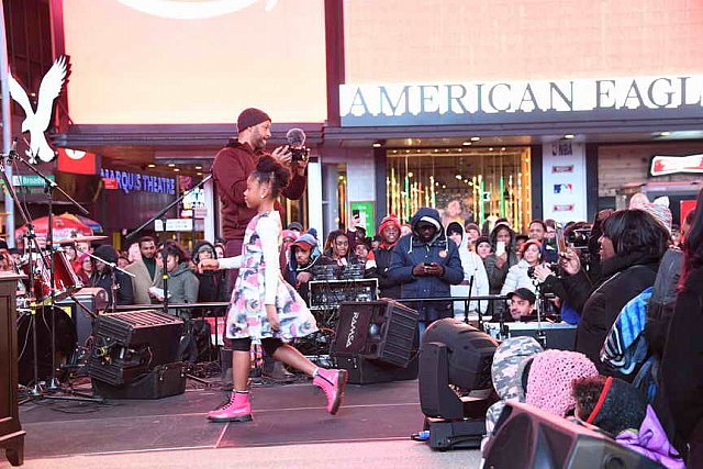 OneLove-TimesSquare-11-17-18-9120-DDeRosaVideo