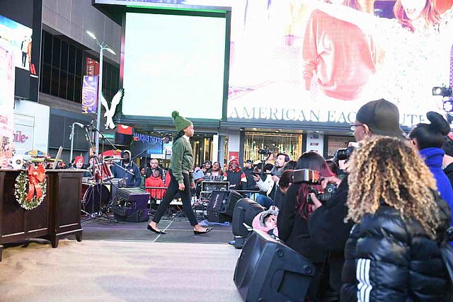 OneLove-TimesSquare-11-17-18-9192-DDeRosaVideo