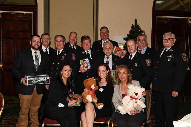 PCLI-HolidayParty-12-2-16-9956-DDeRosaPhoto