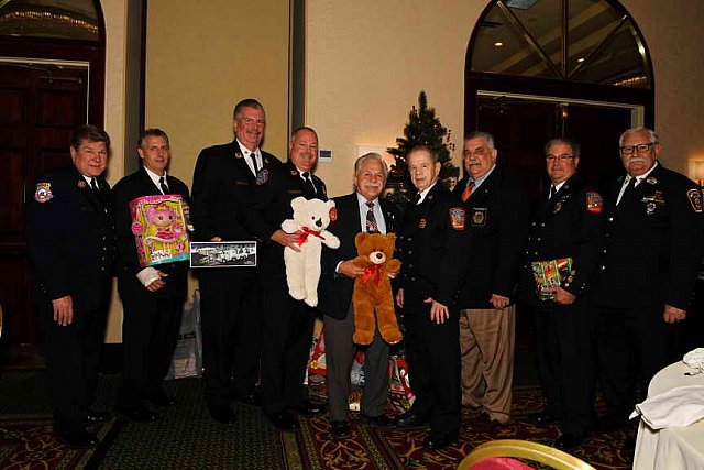 PCLI-HolidayParty-12-2-16-9968-DDeRosaPhoto