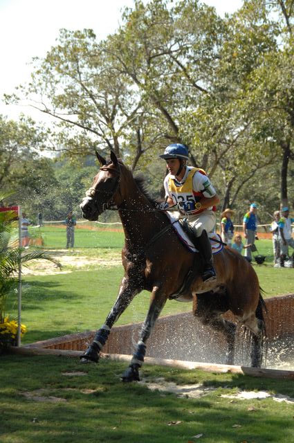 537-Sidelines-PhillipDutton-Truluck-PanAmRio-7-20-07-DeRosaPhoto