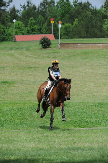 So8ths-5-5-12-XCDay-3376-BeckyBrown-TotallyBroke-DDeRosaPhoto