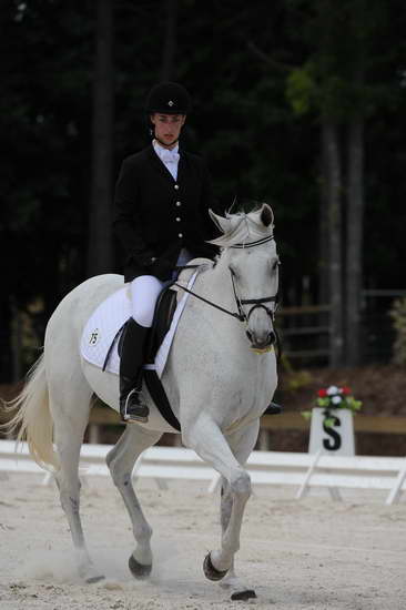 So8ths-5-4-12-Dressage-1000-ElizabethGoldstein-DaddysHatTrick-DDeRosaPhoto