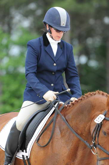 So8ths-5-4-12-Dressage-0388-KerryTracey-BourbonGingerbear-DDeRosaPhoto