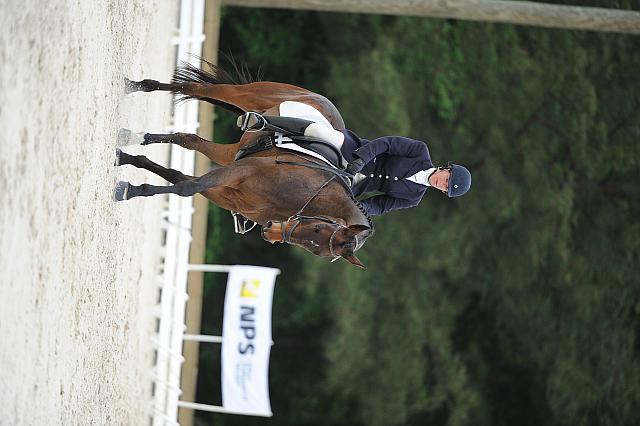 So8ths-5-4-12-Dressage-0598-LindsayStaianoWilliams-TriumphII-DDeRosaPhoto