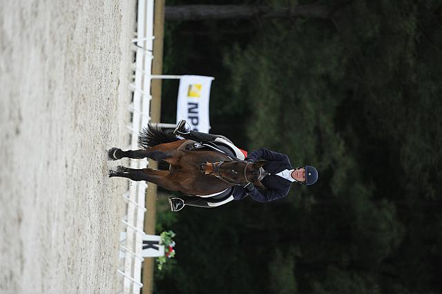So8ths-5-4-12-Dressage-0611-LindsayStaianoWilliams-TriumphII-DDeRosaPhoto