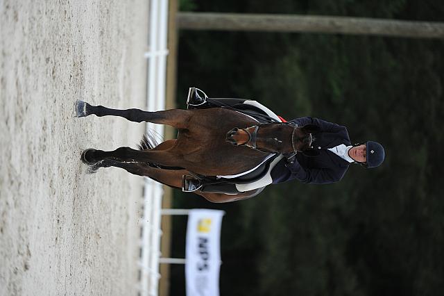 So8ths-5-4-12-Dressage-0612-LindsayStaianoWilliams-TriumphII-DDeRosaPhoto