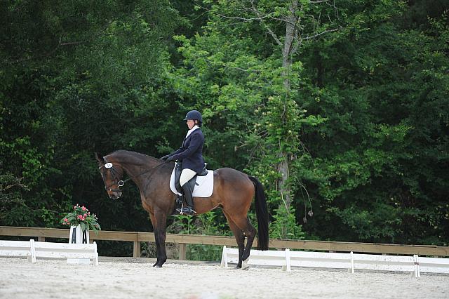 So8ths-5-4-12-Dressage-0618-LindsayStaianoWilliams-TriumphII-DDeRosaPhoto