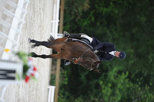 So8ths-5-4-12-Dressage-0623-LindsayStaianoWilliams-TriumphII-DDeRosaPhoto