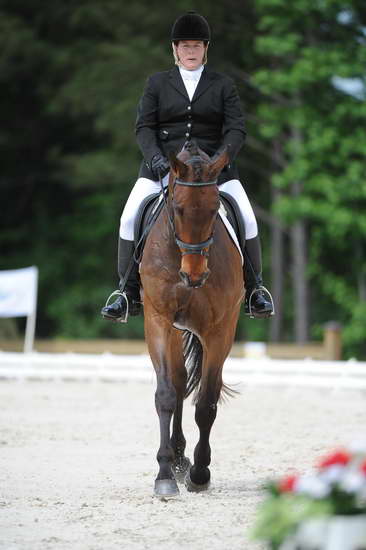 So8ths-5-4-12-Dressage-0705-BonnieMosser-Isbond-DDeRosaPhoto