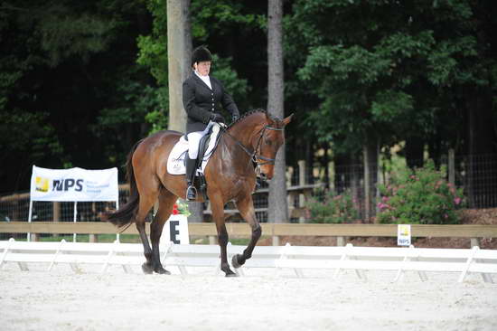 So8ths-5-4-12-Dressage-0710-BonnieMosser-Isbond-DDeRosaPhoto