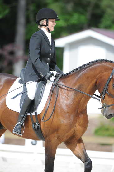 So8ths-5-4-12-Dressage-0733-HeidiBeaumont-SouthBoundary-DDeRosaPhoto