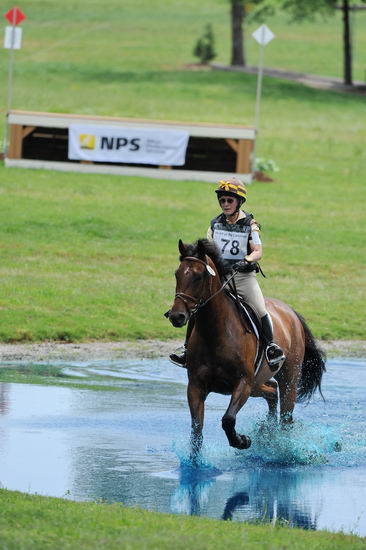 So8ths-5-5-12-XCDay-3343-BeckyBrown-TotallyBroke-DDeRosaPhoto