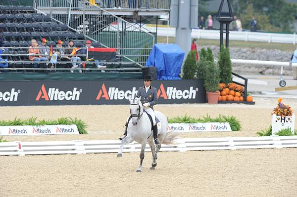 WEG1-9-28-10-DressageGP-5686-DDeRosaPhoto.jpg