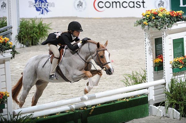 Comcast-WIHS3-10-31-10-Cl114-MedPnyHtr-9724-SimplyMagical-SophieMichaels-DDeRosaPhoto.jpg