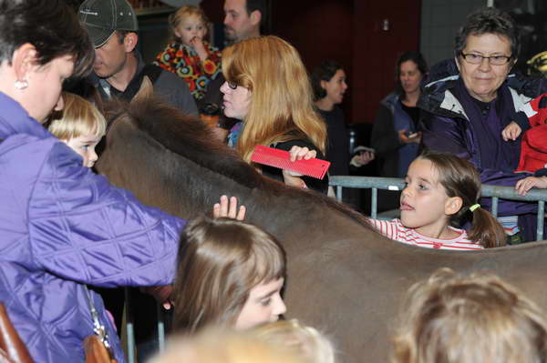WIHS5-10-29-11-KidsDay-4938-DDeRosaPhoto.JPG