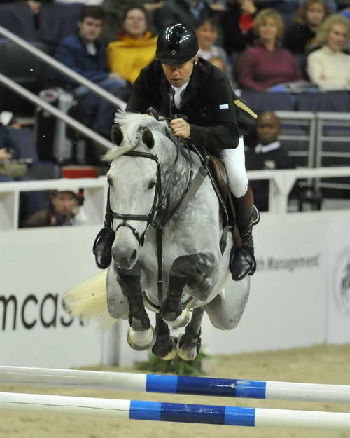 Jumpers-WIHS5-10-29-11-PresCup-1739-Carlo273-NickSkelton-DDeRosaPhoto