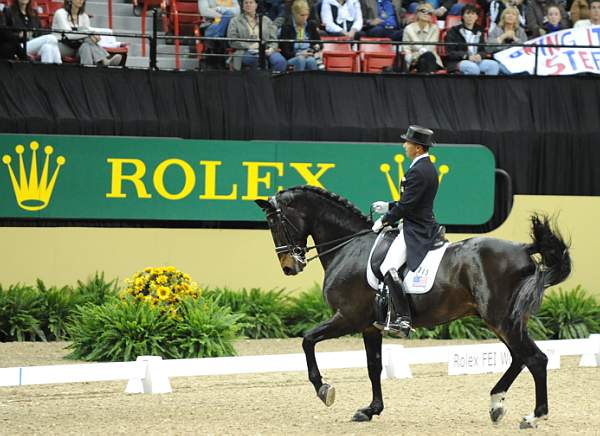 WorldCup-4-16-09-Dressage-742-SteffenPeters-Ravel-DDeRosaPhoto