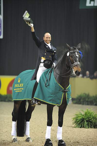 WorldCup-4-18-09-DressageAwardsFinal-685-SteffenPeters-Ravel-DDeRosaPhoto