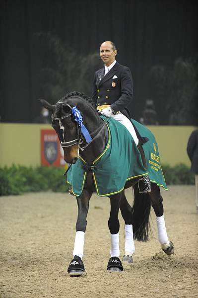 WorldCup-4-18-09-DressageAwardsFinal-690-SteffenPeters-Ravel-DDeRosaPhoto