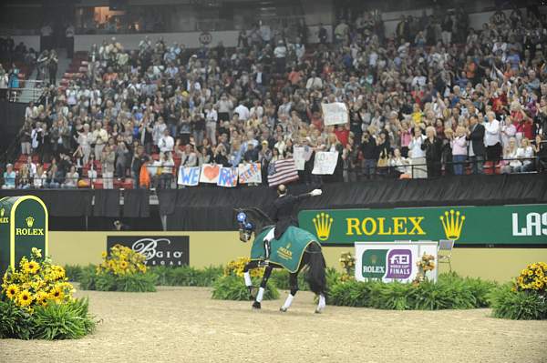 WorldCup-4-18-09-DressageAwardsFinal-700-SteffenPeters-Ravel-DDeRosaPhoto