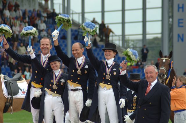 031-WEG-TeamDressageAwards-8-23-06-_DeRosaPhoto.jpg