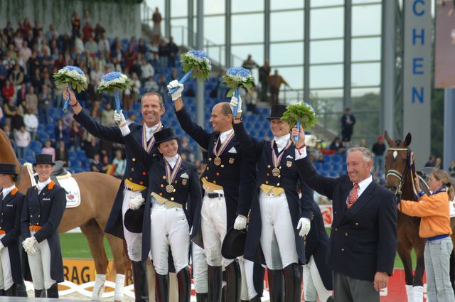 040-WEG-TeamDressageAwards-8-23-06-_DeRosaPhoto.jpg