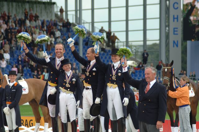 041-WEG-TeamDressageAwards-8-23-06-_DeRosaPhoto.jpg