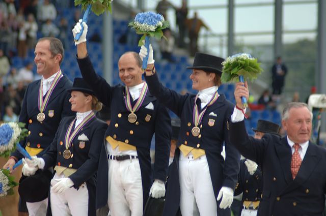 045-WEG-TeamDressageAwards-8-23-06-_DeRosaPhoto.jpg