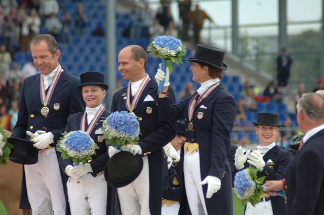 050-WEG-TeamDressageAwards-8-23-06-_DeRosaPhoto.jpg