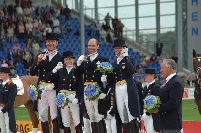 057-WEG-TeamDressageAwards-8-23-06-_DeRosaPhoto.jpg