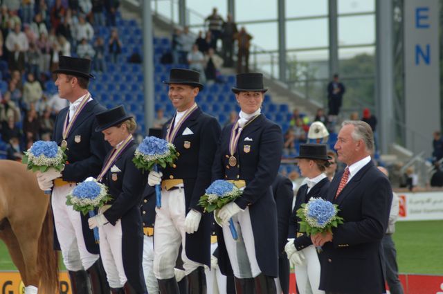 068-WEG-TeamDressageAwards-8-23-06-_DeRosaPhoto.jpg