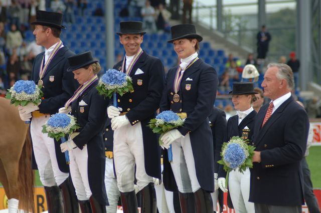 069-WEG-TeamDressageAwards-8-23-06-_DeRosaPhoto.jpg