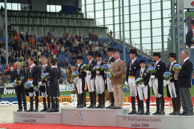 181-WEG-TeamDressageAwards-8-23-06-_DeRosaPhoto.jpg